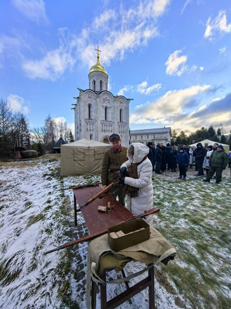 14 декабря в храме иконы Божией Матери &laquo;Живоносный Источник&raquo; в деревне Лызлово состоялся торжественный День памяти контрнаступления под Москвой в 1941 году, которое проходило в этих местах.
