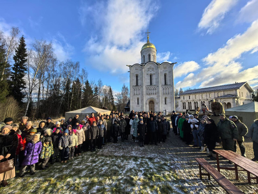14 декабря в храме иконы Божией Матери &laquo;Живоносный Источник&raquo; в деревне Лызлово состоялся торжественный День памяти контрнаступления под Москвой в 1941 году, которое проходило в этих местах.