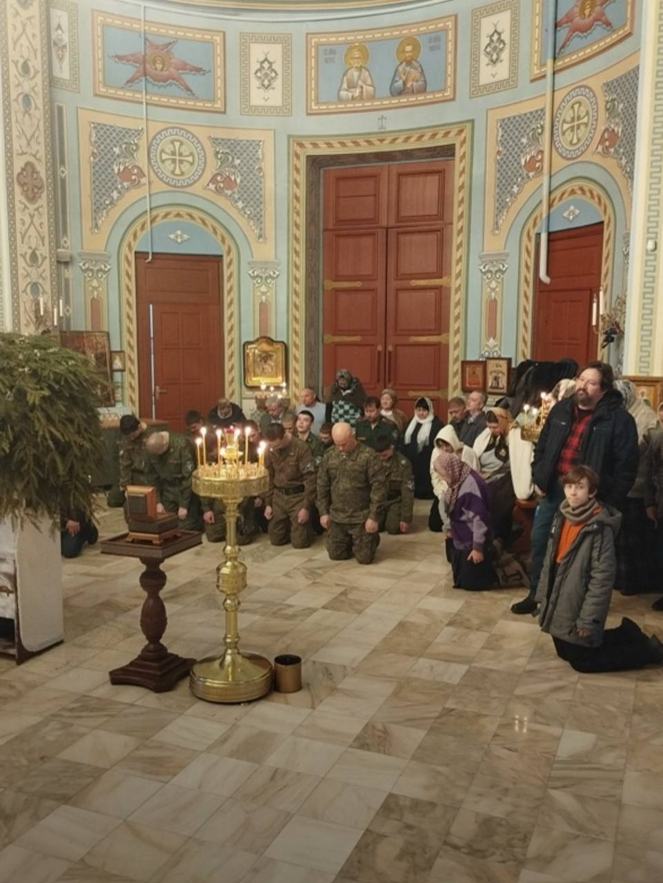 В селе Никольское-Гагарино кадеты молились на Крещенской литургии