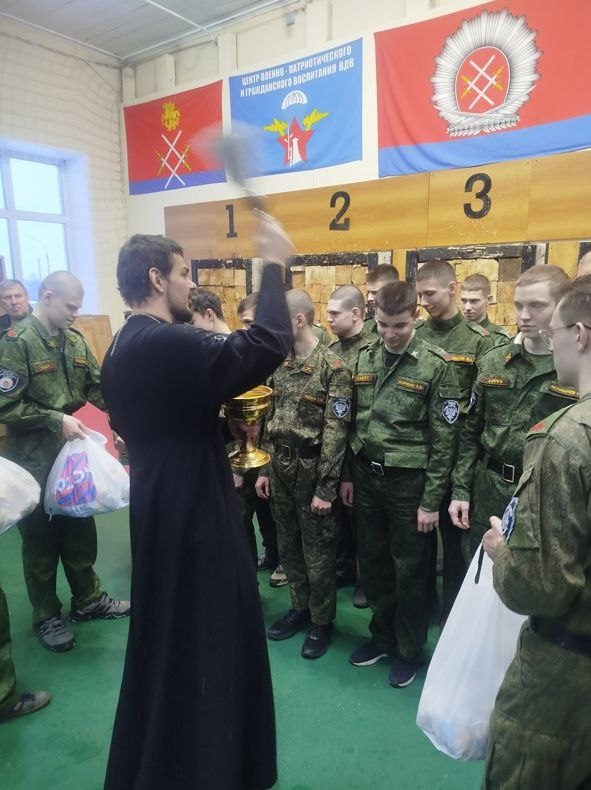 В селе Никольское-Гагарино кадеты молились на Крещенской литургии