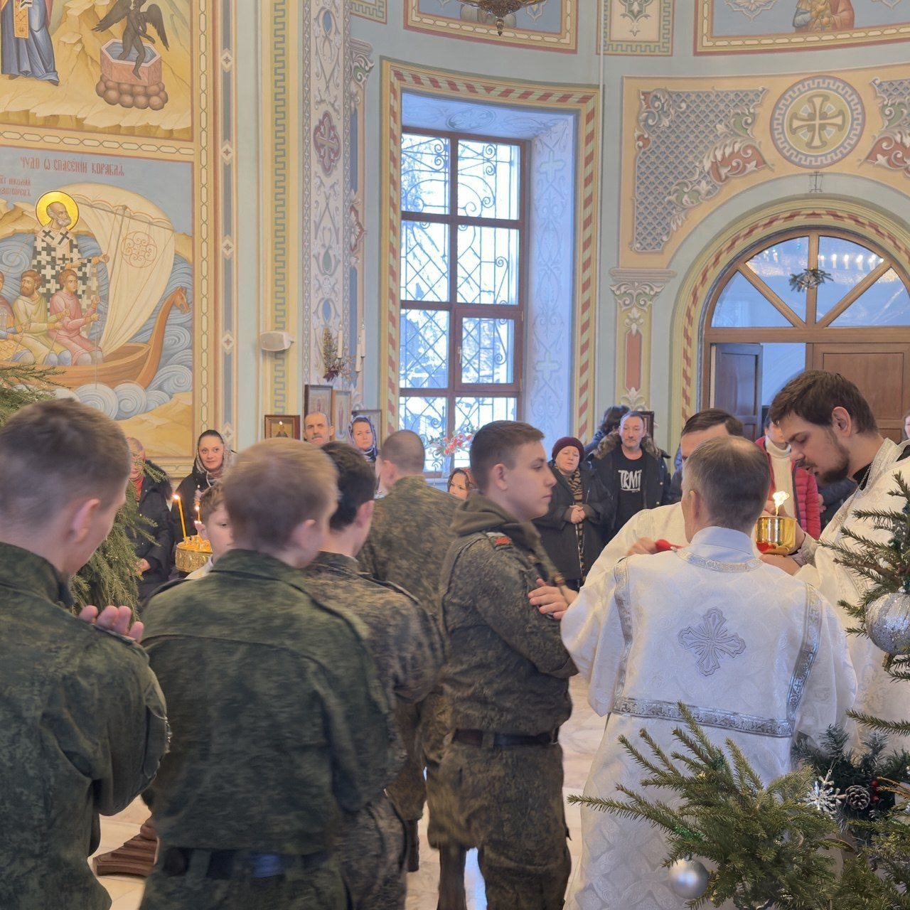 В селе Никольское-Гагарино кадеты молились на Крещенской литургии