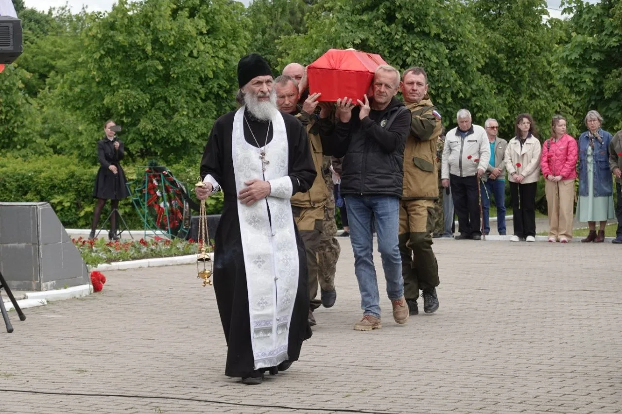 26 мая в поселке Колюбакино в рамках реализации программы &laquo;Вахта памяти&raquo; прошло захоронение останков четверых воинов, павших в битве под Москвой в 1941 год