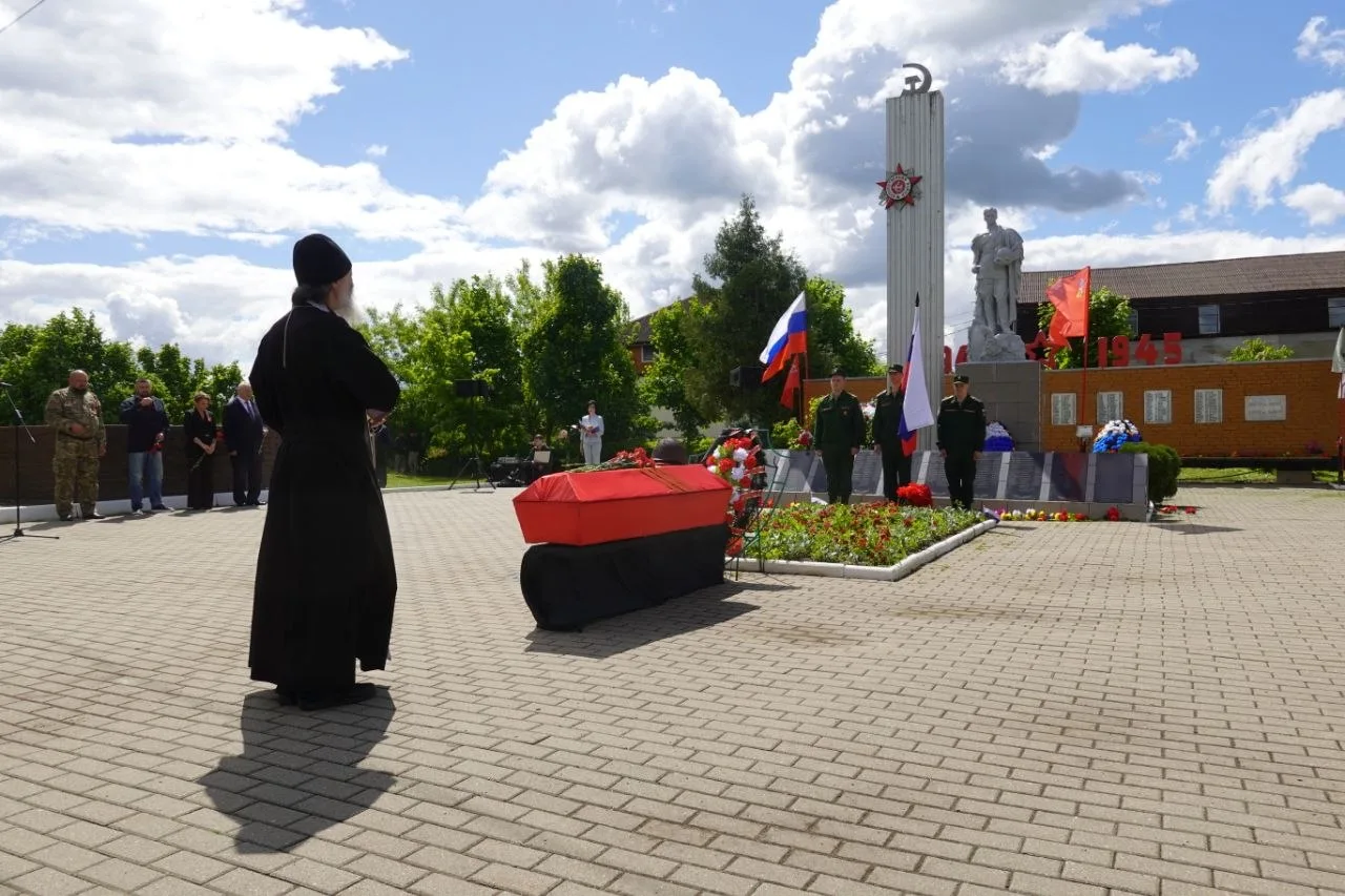 26 мая в поселке Колюбакино в рамках реализации программы &laquo;Вахта памяти&raquo; прошло захоронение останков четверых воинов, павших в битве под Москвой в 1941 год